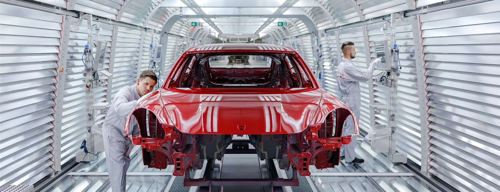 Eerste plaats voor Porsche 911 en Macan.