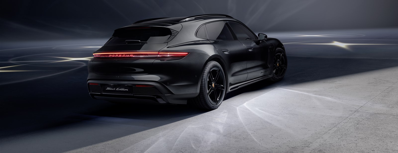 Alles over de Porsche Taycan en Cayenne Black Edition.